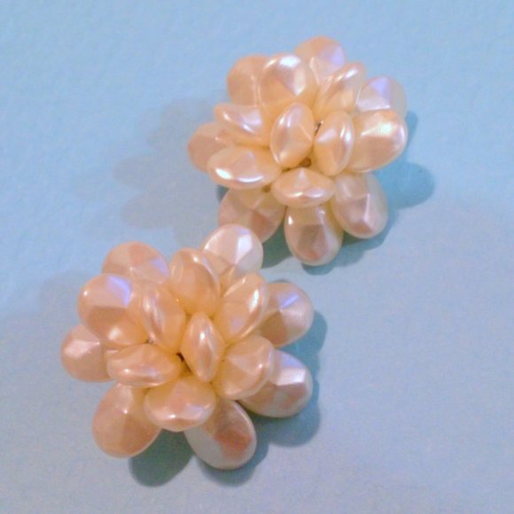 Vintage Faux Pearl Cluster Clip On Earrings - Picture 2 of 3